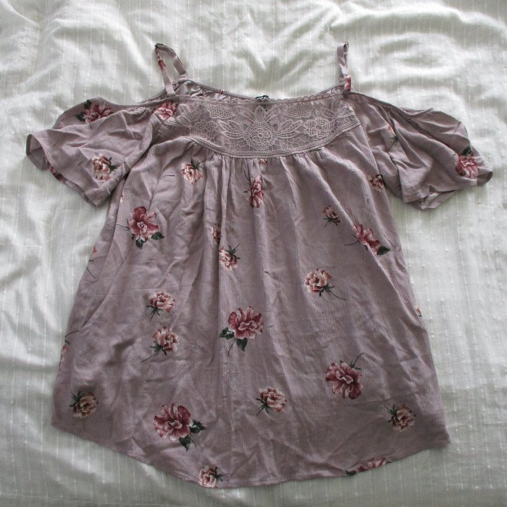 Mauve floral cold shoulder top NWOT - Picture 5 of 10
